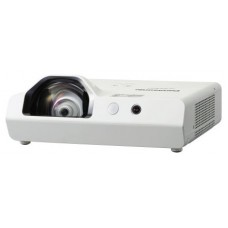 PANASONIC PROYECTOR (PT-TW381R) SHORT THROW / BRILLO 3300 / TECNOLOGÍA 3LCD / RESOLUCIÓN WXGA / ÓPTICA 0.46:1 / 1LAMP / UP TO 20.000HRS LAMP LIFE / 20,000:1 CONTRAST RATIO / LÁMPARA ET-LAL510 (Espera 4 dias)